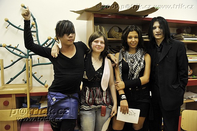 GOTHIKA autogrami�da