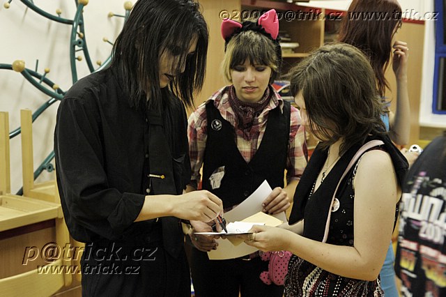 GOTHIKA autogrami�da