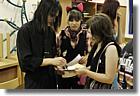 GOTHIKA autogrami�da