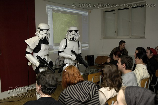 10 let Star Wars v �R