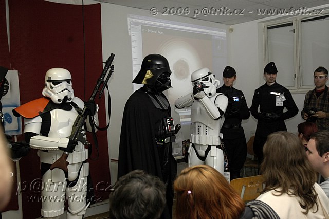 10 let Star Wars v �R