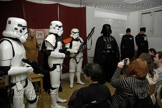 10 let Star Wars v �R